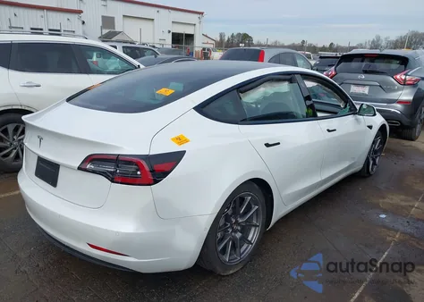 2021 Tesla Model 3 Standard Range Plus Rear-Wheel Drive z USA, uszkodzony, nr VIN 5YJ3E1EA0MF853818